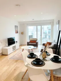 London Apartment Oasis - Close to City Center - Image 5