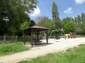 Cottage de Charme avec grand jardin calme dans un village - Image 3