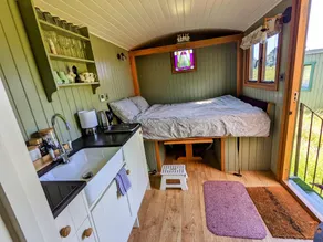 \"Taid\" shepherd's hut - Cwtch@Hafod, Shepherds hut  - Image 3