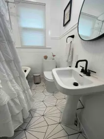 Newly remodeled studio near downtown Brenham - Image 2