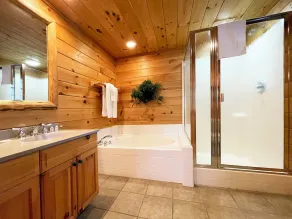 Luxurious Lake View Log Cabin with Firepit in the Poconos - Image 3