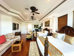 LUXURY WATERFRONT 6BR/5BA HOME - PRIVATE BOAT DOCK/POOL/HOT TUB/HOME THEATER - Image 4