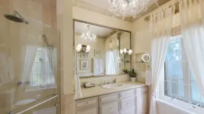 Glamorous Beachfront Estate - Leamington - Image 5