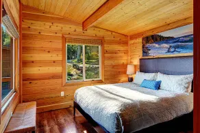 Snug Harbor Resort und Marina - Zwei Schlafzimmer Wasserblick Hütte, Kingsize-Betten - Image 3