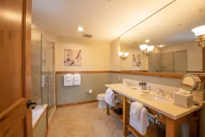 Comfortable & Spacious 2 Bedroom Condo unit in Mountaineer Square condo - Image 5