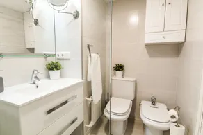 Brillante y moderno apartamento 2br en el corazón del exclusivo barrio de Salamanca. Magníficas vistas - Image 2