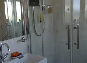 A. B&B - Glastonbury - Image 3