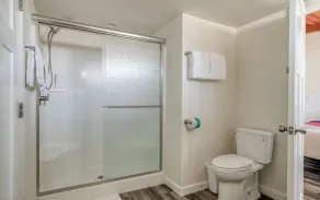 Beautiful Classic Beachfront Three-Bedroom Near Manzanita Golf Course! - Image 3