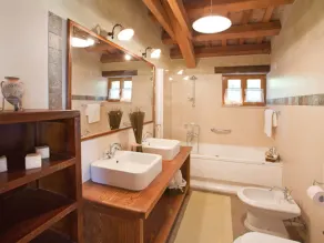Beautiful private villa with A/C, hot tub, WIFI, private pool, TV, terrace and pets allowed - Image 3