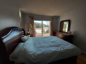 Relax at cozy 3-Bedroom cottage on the lake - Image 2