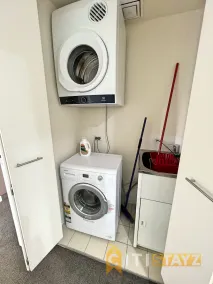 Spacious & High in the Skyplaza - 1bd 1bth Apt - Image 2