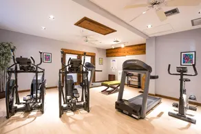 Location is everything! Clean and quaint condo in beautiful Park Shore Resort. - Image 2