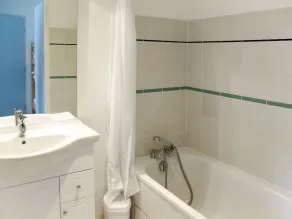 Nice apartment in villa for 6 guests with pool, WIFI, TV, terrace and pets allowed - Image 3