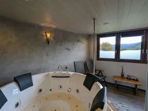 Roulotte cosy avec kitchenette, ruisseau apaisant et espace bien-être, nuit insolite à Ferdrupt - Image 2