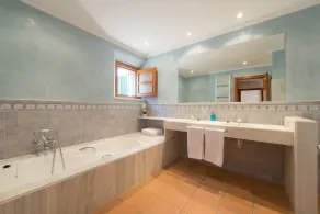 CIRCE - Stunning townhouse with an indoors heated pool in the mountains. Free WiFi - Image 2