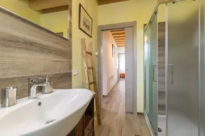 House in the wood - Image 3