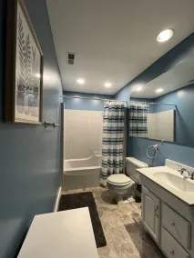 Private log cabin, hot tub, lake access with boat slip - Image 2
