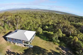 Beautifully located apartment, seconds to the bush, minutes from the beach - Image 4