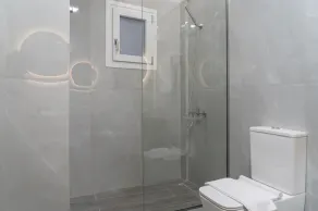 Nisimos Modern Apartment - Image 3