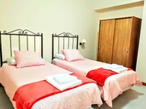 Remarkable 3-Bed Apartment in Oviedo - Image 4