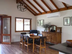 Shawwood Cottage Luxury Mudgee Farm Accommodation with spectacular sunsets and sweeping views to the hills and town, close to town in the midst of popular cellar doors. - Image 4