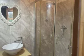 1 Bedroom Cabin Sleeps 2, Private Garden, Wifi - Image 3