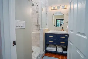 Exquisite Studio Guesthouse Near Downtowns Core - Image 2