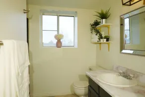 Escape to this beautiful house near the Mountains - Image 4