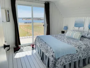 Rest Ashored in Anne's land!- Hot tub, Kayaks Centrally located, stunning views. - Image 5