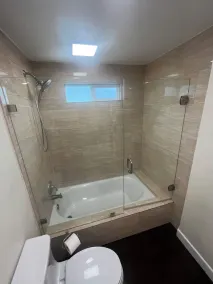 2Bd / 1Ba avec parking, terrasse, proche commerces et jetée. WiFi et TV directe - Image 4