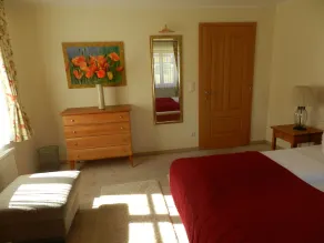 The large apartment on the mezzanine floor - Image 4