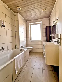 Apartment-Private Bathroom-Garden view - Image 4