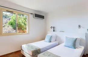 Splendid two bedroom villa with heated swimming pool.  - Image 2