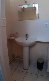 BOURG CENTER, FURNISHED ACCOMMODATION 4 PEOPLE, 50 m from the communal pond - Image 3
