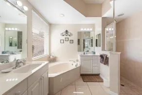 Luxueuse maison de 4 chambres, 3 salles de bain avec hebdomadaire + remise à Naples, Floride - Image 2