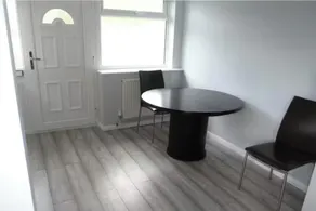 Studio Sleeps 2 - Pets Welcome - Enclosed Garden - Image 4