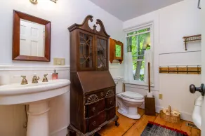 Charming getaway cottage by the Green Mountains/Killington/Okemo in Vermont! - Image 3