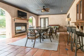 Wie auf Netflix gesehen - Luxushaus - Das Cobra Kai Anwesen | 8500 Sq.ft. | Gewerbeküche | Pool - Image 4