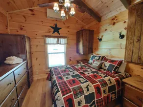 Luxury Cabin on the River Surrounded by Stunning Mountain Views! - Image 4