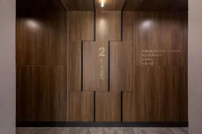 Mott Haven King Suite | Gym | Kitchenette | Free Wi-Fi - Image 2