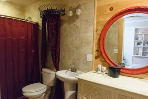The Royal Suite at The Hatter Cafe and Country Inn Breakfast included - Image 3