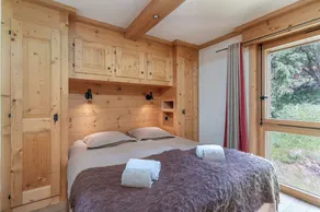 Two bedroom apartment, recently renovated with great style.<br><br>The apartment is distributed as follo - Image 4