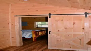 PET VENNLIGT 🐾<br>Swan Bay Cabins & RV Park Hytte # (1) Paris Tn, Kentucky Lake - Image 2