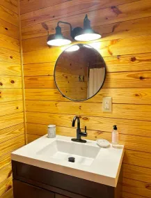 Luxury Cabin At Blackwater Getaway, Short Walk Downhill To The River! - Image 2