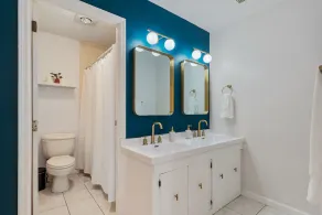 Modern home near highways, king beds, ping pong table - Image 3