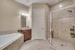 Magnifique Condo 3 chambres + Den et 3 salles de bain dans une belle communauté fermée. - Image 4