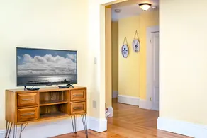 Beautiful Victorian with Modern Flare close to Town, Train & Beach - Image 3