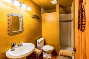 Beautiful & One-of-a-Kind Downtown Minturn Apartment. Minutes to Vail. - Image 2