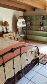 Western Bunkhouse on 8 Acre Estate w / Private Pool, Tennis & Pickleball (NW) - Image 4
