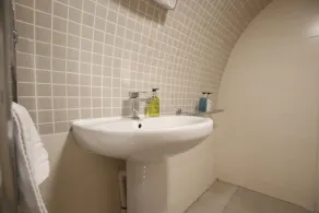 Clásico-Apartamento-Baño privado - Image 3